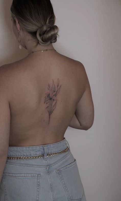 Lilly Back Tattoo Women, Tiger Lily Tattoo On Back, Lily Tattoos For Women Back, Lily Flower Tattoos Back, Lily Back Tattoo For Women, Open Lily Tattoo, Dainty Flower Back Tattoo, Lily Flower Back Tattoo, Girly Back Tattoo