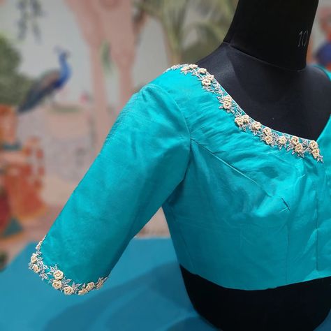 Teal blue blouse with intricate floral embroidery 💙 Beautiful teal blue adorned with intricate floral embroidery. This blouse features delicate detailing around the neckline and sleeves adding a touch @lantanaboutiquebangalore Marathahalli, bangalore #blouses #bridalembroidery #bridalblouse #lantanaboutique #marathahalli#bestdesign Teal Blue Blouse, Maggam Work Blouse, Latest Blouse Designs Pattern, Maggam Work Blouses, Blouse Hand Designs, Designer Blouse Patterns, Blouse Designs Latest, Fancy Blouses, Fancy Blouse Designs