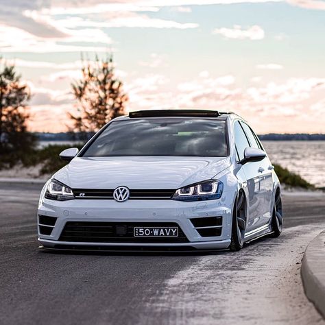 B E A U T Y 🔥 . 🚗: @so.wavy . #golf7r #golfr #golf7 #vwgolf #golf #golfmk7 #vw #golf6 #golf5 #beauty #golf7rline Golf 7 R, Cars Auto, Golf 7, Ferrari Car, Supercars, Tesla, Lamborghini, Mars, Volkswagen