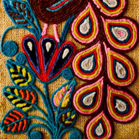 Mexican Yarn Art, Yarn Painting Art, Art Imagination, Yarn Painting, Mexican Textiles, Motifs Textiles, Mexican Embroidery, Hungarian Embroidery, Art Textiles