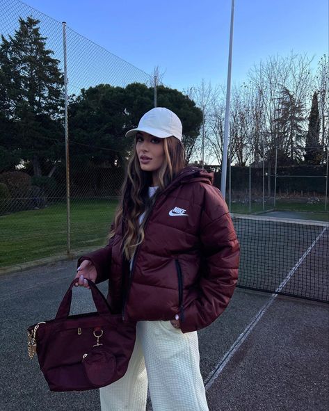 Burgundy Cap Outfit, Maroon Puffer Jacket Outfit, Burgundy Puffer Jacket Outfit, Maroon Jacket Outfit, Puffer Jacket Outfit Aesthetic, Red Puffer Jacket Outfit, Puffer Jacket Outfit Women, Euro Outfits, Puffer Outfit