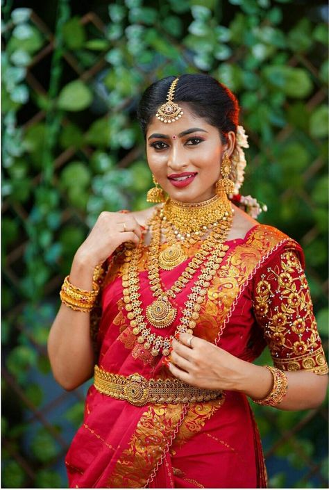 Indian Bride Poses, Half Saree Function, Indian Bride Photography Poses, Indian Bride Makeup, Bride Photos Poses, Bridal Sarees South Indian, Engagement Photography Poses, Indian Bridal Photos, Indian Wedding Couple Photography