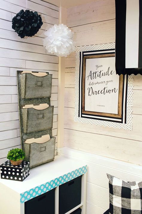 Industrial Classroom, Chic Classroom Decor, Farmhouse Classroom, Classroom Accessories, Classroom Goals, Classroom Makeover, Class Decor, Middle School Classroom, Diy Classroom