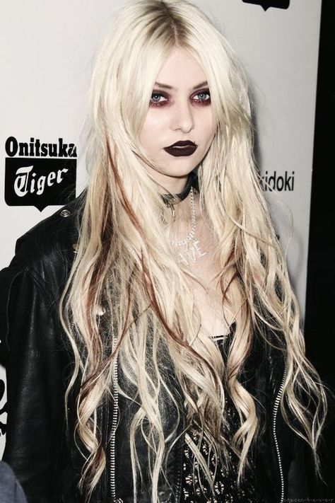 Drag Aesthetic, Taylor Momsen Style, Taylor Momson, Blonde Goth, Taylor Michel Momsen, Pretty Reckless, Celebrity Style Icons, Alt Makeup, Emo Girl