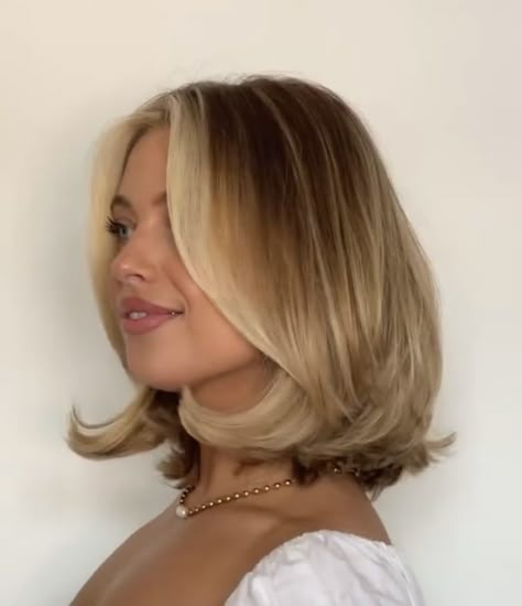 Lob Hairstyle Wedding, Miss Honey Hair, Short Hair Inspo Thick Hair, Short Haircut Blonde Shoulder Length, Brown Bob Blonde Highlights, Long Bob Blow Dry, Blonde Short Medium Hair, Layered Bob Hairstyles Blonde, Butter Blonde Bob