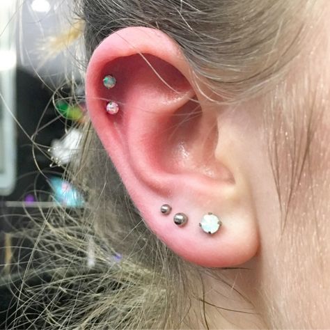 Third Lobe Piercing, Red Gemstone Jewelry, Second Ear Piercing, Piercings Ideas, Double Cartilage Piercing, Upper Lobe, Lobe Piercings, Cartilage Piercings, Cognac Diamonds