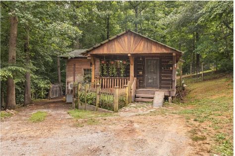 2001 Tennessee Cabin For Sale W/Outbuildings And Creeks on 5 Secluded Acres $195,000 - Country Life Dreams Inexpensive Cabin, Tennessee Homes For Sale, Log Homes For Sale, Tennessee Cabins, Satellite Internet, Log Cabins For Sale, Secluded Cabin, Life Dreams, Cabins For Sale