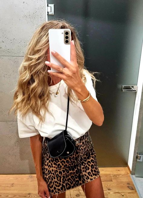 Animal Print Skirt Outfit, Cheetah Print Outfits, Printed Skirt Outfit, Tube Top And Skirt, Jean Skirt Outfits, Leopard Print Outfits, Cheetah Nails, Looks Pinterest, High Waist Long Skirt