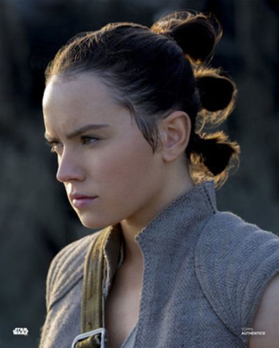 Rey with 3 buns, TFA, Ahch-to Rey Hairstyle, Ray Star Wars, Star Wars Hair, Disfraz Star Wars, Star Wars Rey, Rey Cosplay, Rey Skywalker, Star Wars Painting, Star Wars Jewelry