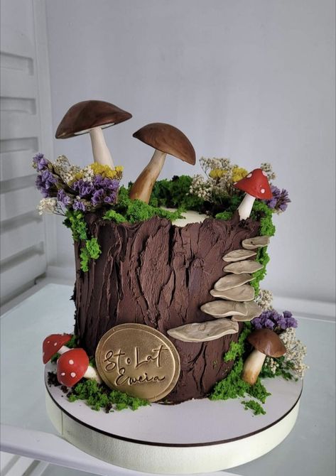 Squirrel Cake Ideas, Hobbit Recipes, Cottagecore Cake, Squirrel Cake, Stump Cake, Tree Stump Cake, Nature Cake, Mushroom Cake, Yule Log Cake