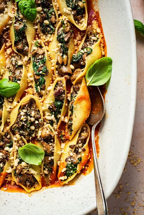 Mushroom Stuffed Shells, Recipe Ricotta, Vegan Stuffed Shells, Cashew Cream Cheese, Vegan Winter Recipes, Shells Stuffed, Shell Pasta Recipes, Mushroom Stuffed, Healthy Winter Meals