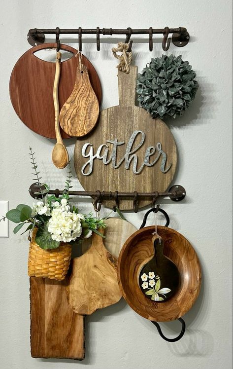 How To Hang Charcuterie Board, Hanging Charcuterie Board Display, Charcuterie Board Storage Display, Charcuterie Wall Display, Cutting Board Display Wall, Charcuterie Board Wall Display, Hanging Cutting Boards On Wall, Chopping Board Ideas Decor, Cutting Board Wall Display