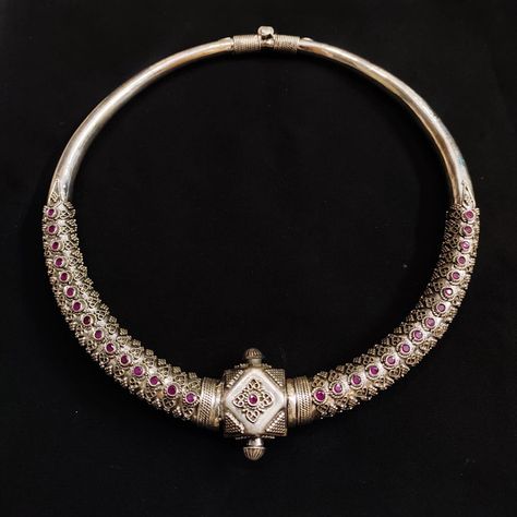 Statement Silver Hasli Necklace Hasli Necklace, Silver Jhumkas, Silver Jewellery Online, Silver Jewellery Indian, Silver Choker Necklace, Long Silver Necklace, Silver Choker, Silver Jewelry Fashion, Silver Pieces