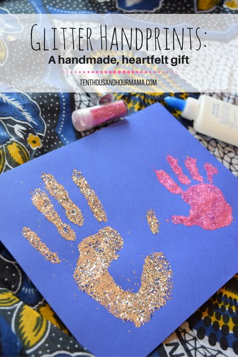 Handprint Gift Ideas, Gift For Grandparents, Handmade Holiday Gifts, Easy Handmade, Kids Holiday Gifts, Kids Holiday, Handprint Craft, Glitter Crafts, Handprint Crafts