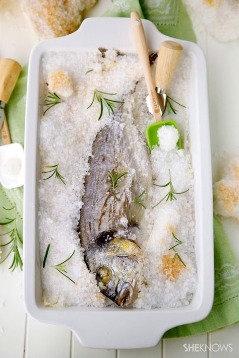 Salt-crusted baked whole fish recipe Best Baked Fish, Salt Baked Fish, Baked Whole Fish, Alkalizing Foods, Whole Fish Recipes, Walleye Fish Recipes, Cod Fish Recipes, Tilapia Fish Recipes, Whole30 Fish Recipes