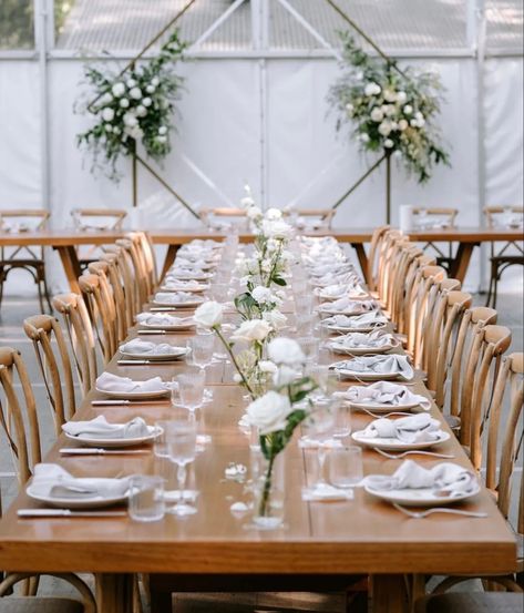 Long Table Reception Layout, Long Table Wedding Layout, Wedding Bud Vases Long Table, Long Table Bud Vases, Long Table Flower Arrangements, White Bud Vases Wedding Long Table, Minimalism Closet, Harvest Table Wedding Bud Vases, Long Table Reception