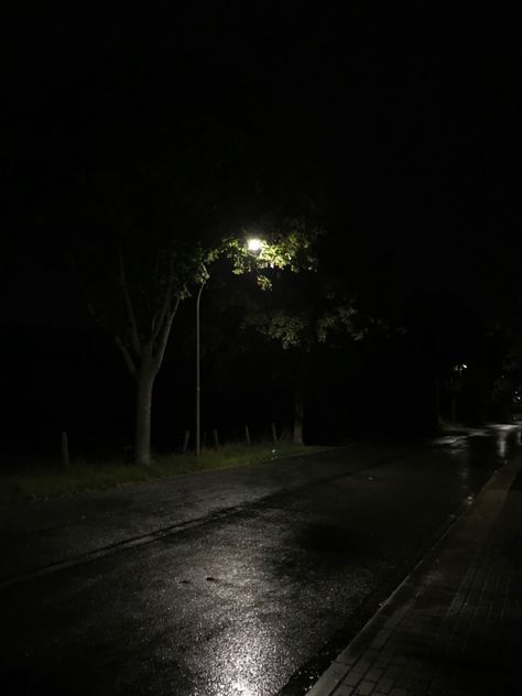 Dark Cold Night Aesthetic, Vent Background Photos, Cold Night Aesthetic, Bike Riding Aesthetic, Dark Hour, Rainy Street, Night Walks, Dark Street, Blur Photo