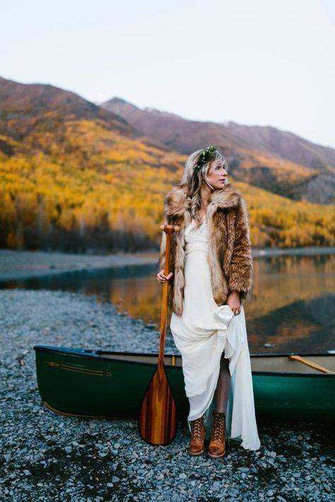 a boho lace wedding dress, a faux fur coat, a greenery crown and brown leather boots Winter Wedding Boots, Bohemian Chic Weddings, Wedding Fur, Chic Wedding Dresses, Wedding Boots, Winter Elopement, Boutique Wedding, Bridal Jacket, Wedding Jacket