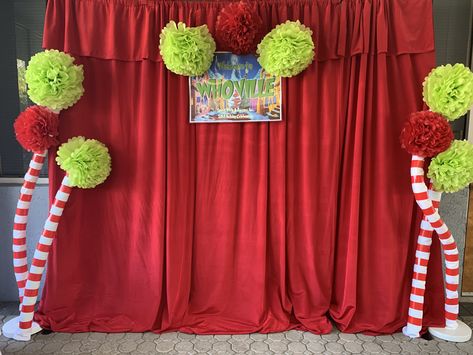 Grinch Photoshoot Props, Whoville Silhouette, Whoville Photo Backdrop, Whoville Centerpiece Ideas, Grinch Photo Backdrop Diy, The Grinch Backdrop, Whoville Set Design, Whoville Archway, Whoville Christmas Float Ideas