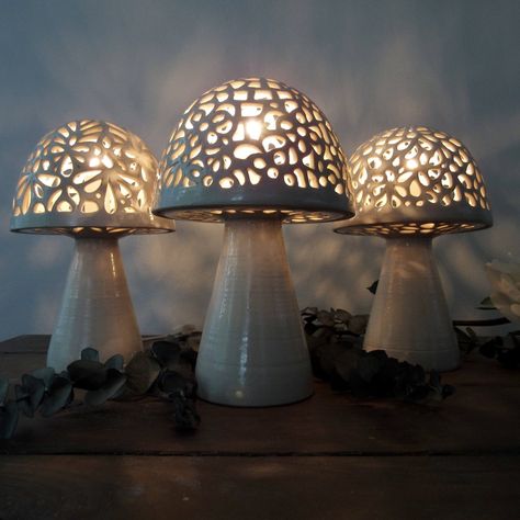 Diy Clay Lantern, Mushroom Photo, Mushroom Lamps, Pottery Lighting, Easy Clay Sculptures, Pottery Angels, Ceramic Lantern, Pottery Lamp, Cerámica Ideas