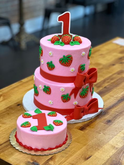 Two Sweet Strawberry Birthday Cake, Berry Birthday Party Food, Berry 1st Birthday Smash Cake, First Birthday Cake Strawberry, Berry Sweet One First Birthday Cake, Berry First Birthday Party Cake, Berry First Birthday Cake Ideas, Strawberry Birthday Cake Kids, Strawberry Shortcake Smash Cake