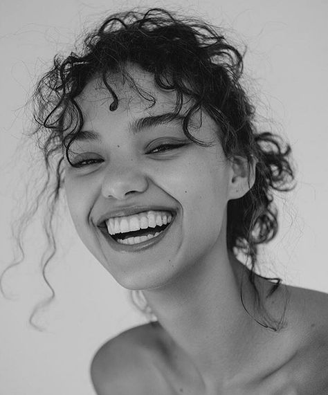 9,217 Likes, 119 Comments - Its Our Culture Community (@itsourculture) on Instagram: “➢ ➣ 1, 2 or 3?⁣ @itsourculture - Supporting Creatives⁣ ⁣ @raerodriguez_ By @eddienew_photography…” Rae Rodriguez, Black And White Photography Portraits, Wavy Hair Overnight, Smiling People, Laughing Face, Face Drawing Reference, Img Models, Face Photography, Human Poses Reference