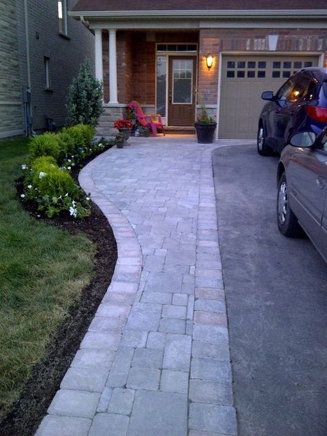 Front Yard Walkway, Yard Walkway, Front Path, Landscape Curbing, Driveway Ideas, Walkway Landscaping, Front Walk, Walkway Design, Brick Walkway