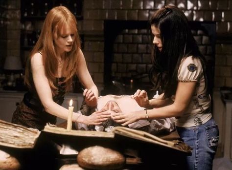 Best Fall Movies, Hermanas Sanderson, Practical Magic Movie, Halloween Movies To Watch, Dianne Wiest, Stockard Channing, Best Halloween Movies, Neve Campbell, Teen Witch