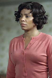 Beneatha Younger, A Raisin In The Sun, Raisin In The Sun, Textual Evidence, Sanaa Lathan, Stage Makeup, Well Dressed, Very Well, Raisin