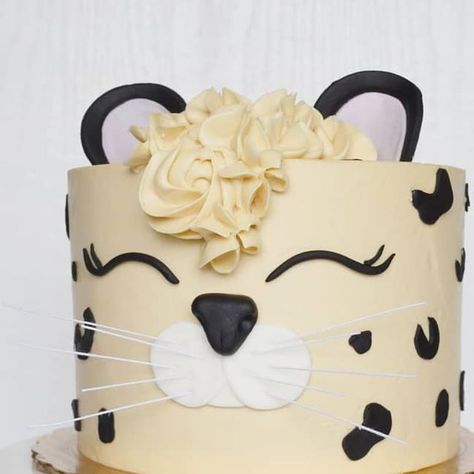 Julie Konsewicz on Instagram: "Step aside unicorn! It's the cat's turn to be in the spot light! 😻 I loved getting to do this cute little cheetah cake. The sweet little buttercream swirls are my fave 💜" Cheetah Birthday Cakes, Zoo Birthday Cake, Cheetah Print Cakes, Cheetah Cake, Cheetah Birthday Party, Cheetah Cakes, Leopard Cake, Leopard Print Cake, Cheetah Party