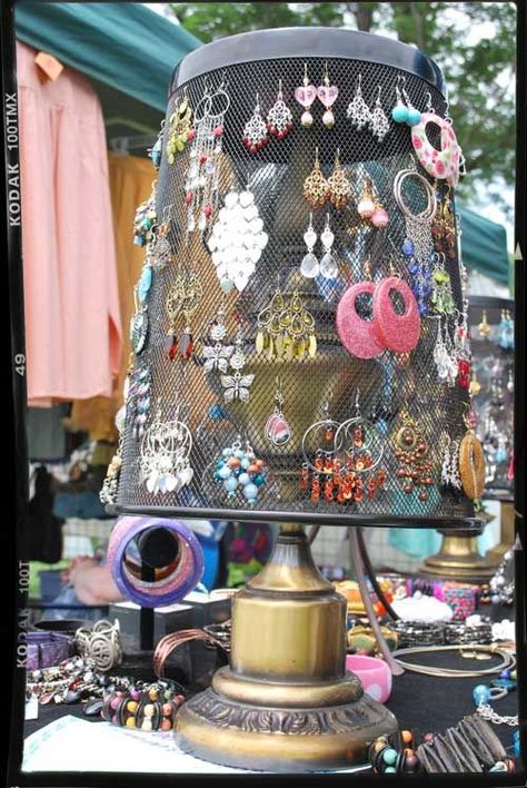 Diy Earring Holder, Anting Manik, Interior Boho, Diy Jewelry Display, Craft Fair Displays, Hemma Diy, Craft Show Displays, Store Jewelry, غرفة ملابس