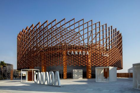 Canadian Pavilion at Expo 2020 Dubai | Moriyama & Teshima Architects #Canada #Dubai #expo2020 #Expo2020dubai #KANVA #Mashrabiya #Moriyama&TeshimaArchitects #Pavilion #plaza World Expo 2020, Hopkins Architects, Fasad Design, Expo 2020 Dubai, Architecture Facade, Window Designs, Vertical Landscape, Community Centre, Expo 2020