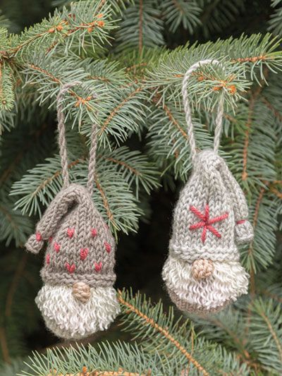 Crochet Dove Ornament, Christmas Knitted Ornaments, Small Christmas Knitting Projects, Mini Knit Hat Ornaments, Knitted Christmas Tree Ornaments, Easy Knit Christmas Ornaments, Knitted Christmas Tree Decorations, Knitted Gnomes Pattern Free, Knitted Ornaments Patterns