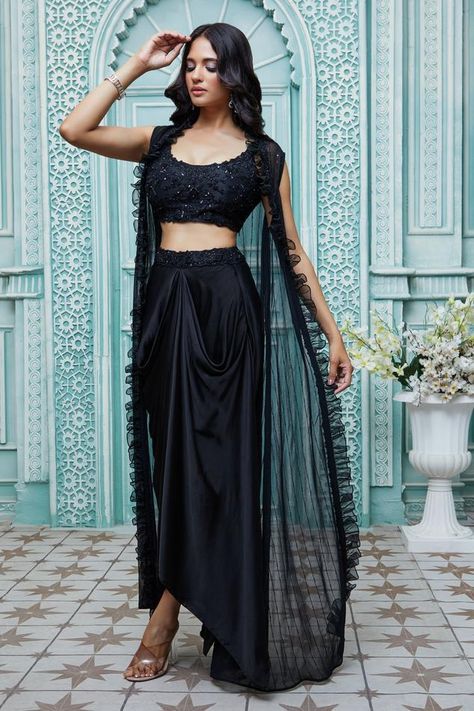 Buy Green Net Embroidered Zardosi Round Kurta And Pant Set For Women by Esha Arora Online at Aza Fashions. Indian Cocktail Outfits For Women, Shadi Outfits, Blue Sharara, Embroidered Bustier, Organza Jacket, Reception Bride, Party Reception, Black Lehenga, Floral Print Jacket