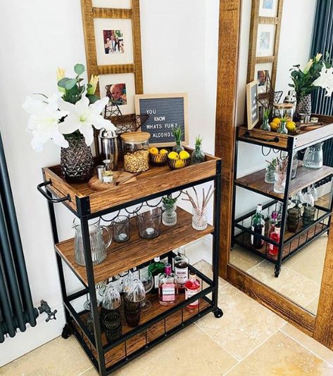 Drinks Trolley Styling, Trolley Ideas, Small Cozy Apartment, Cocktail Corner, Wooden Bar Cart, Beautiful Drinks, Apartment Bar, Bookcase Bar, Wood Bar Cart