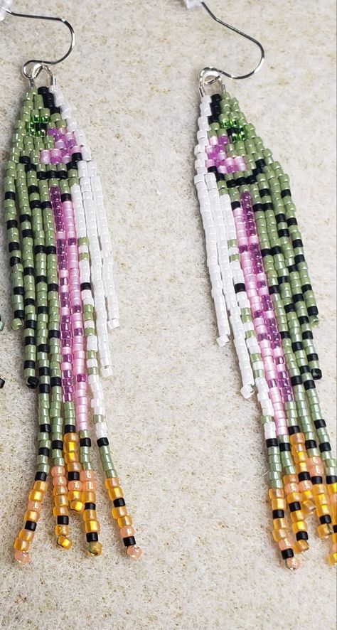 Brick Stitch Beads, Beaded Earring Patterns Free, Seed Bead Patterns Free Earrings, Seed Bead Patterns Free, Seed Bead Jewelry Patterns, Beadwork Earrings, Seed Bead Crafts, Fish Beads, Green Rainbow