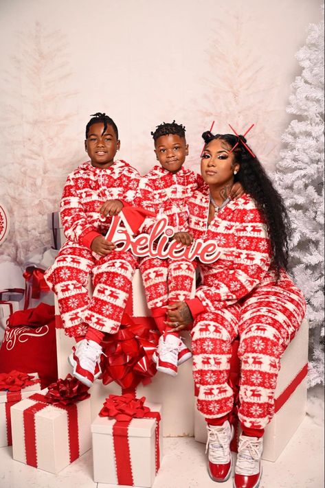 Mom Photo Shoots, Christmas Poses, Mom Photo, Nba Baby, Xmas Photos, Black Family, Mommy And Son, Mom Photos, Mother And Son