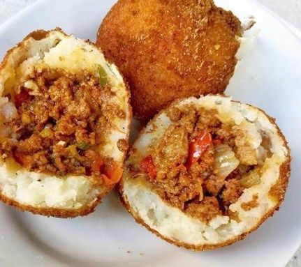 Potato Ball, Potato Balls Recipe, Recipe Ground Beef, Potato Balls, Puerto Rican Cuisine, Puerto Rican Dishes, Potato Croquettes, Puerto Rico Food, Boricua Recipes