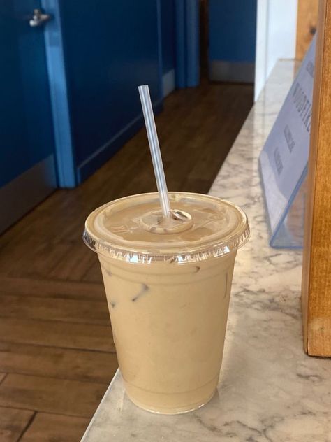 Iced Coffee Aesthetic, To Go Coffee, Ok But First Coffee, Starbucks Coffee Drinks, Coffee Board, Making Coffee, Coffee Shop Aesthetic, Coffee Obsession, Ice Coffee