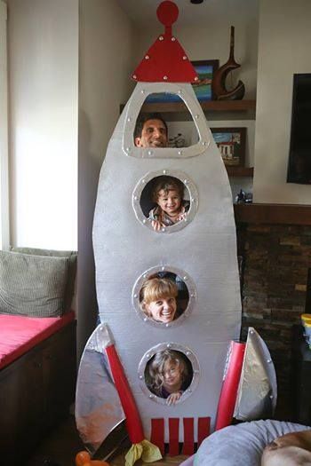 rocket ship photo booth Maker Fun Factory Vbs, Maker Fun Factory, Space Party Decorations, Rocket Party, Space Crafts For Kids, Alien Party, Astronaut Party, Sistem Solar, Astronaut Birthday