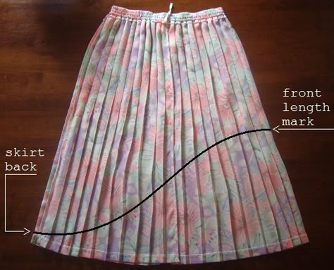 DIY High Low Skirt. I tried this yesterday with some pretty sweet results! High Low Skirt Pattern, Rookie Mag, Diy Jupe, Clothesline Diy, Clothing Redo, Skirt Diy, Hi Low Skirts, Making Clothes, Sewing 101