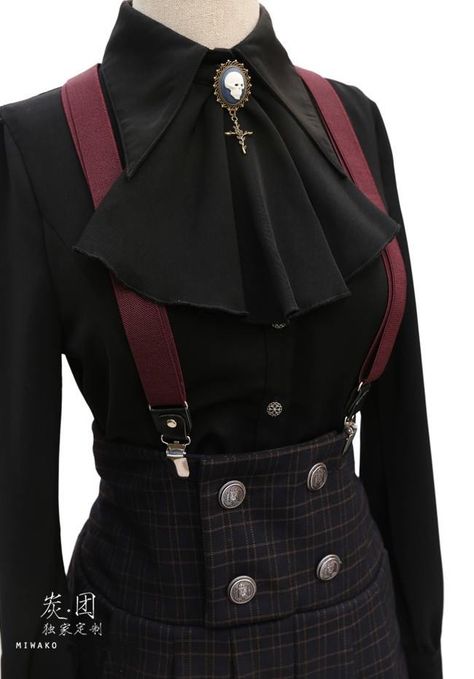 But I would use real suspender buttons that are more historically accurate. Feminine Trousers, Mode Costume, Old Fashion Dresses, Eyes Model, Cosplay Dress, Gothic Outfits, 가을 패션, Makeup Skincare, Fantasy Fashion