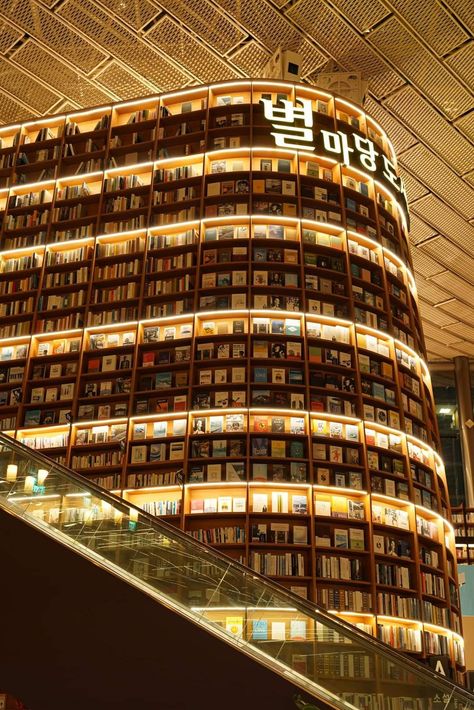 This library has to be seen to be believed ✨✨✨👀 Starfield Library in Seoul, South Korea 🇰🇷 Check out my reel on Instagram (rowan_flora) for more https://www.instagram.com/reel/Ctzqu2vANQG/?igshid=MzRlODBiNWFlZA== Korean Library, Seoul Library, Korea Library, Starfield Library Seoul, Korean Core, Seoul Instagram, Starfield Library, Seoul Photography, Korean Vibe