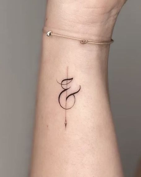 Initial E Tattoo, Letter I Tattoo Ideas, E Letter Tattoo Design, Tattoo Letra E, F Initial Tattoo, Letter E Tattoo Ideas, E Letter Tattoo, E Initial Tattoo, Tattoo Brother Sister