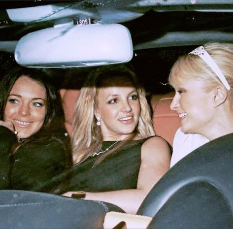 gotta love Lindsay . . . . . . . #lindsaylohan #lindsay #britneyspears #parishilton #celebs #celebstyle #celebrities #celebrity #celebritystyle #explorepage #explore #popculture #popcultureinpictures #hollywood #popmusic #popstar #actress #actors #foryou #foryoupage Paris Hilton Car, Paris Hilton Lindsay Lohan Britney, Britney Spears And Paris Hilton, Lindsay Lohan 2000s, Britney Spears 2000s, Early 2000s Aesthetic, Limo Party, Taylor Swift Photoshoot, Pink Widget