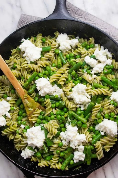 Pasta Peas, Pesto Ricotta, Pasta With Pesto, Pasta With Peas, Pea Pesto, Pasta Primavera, Feel Good Food, Kushina Uzumaki, Italian Dinner