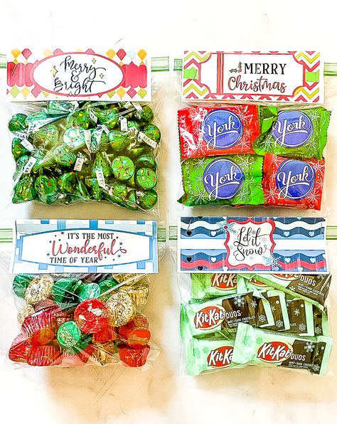 Free Printable Christmas Bag Toppers - Sweet Pea Elf Pillows Free Printable Bag Toppers, Paw Patrol Printables Free, Christmas Bag Toppers, Elf Printables, Candy Toppers, Desserts Table, Candy Bag Toppers, Christmas Goodie Bags, Decorated Bags