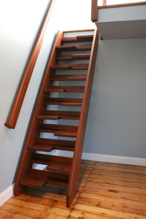 Scale Loft, Small Space Staircase, Loft Staircase, Diy Space Saving, Stair Ladder, Tiny House Stairs, Loft Stairs, Stairs Ideas, Loft Ladder