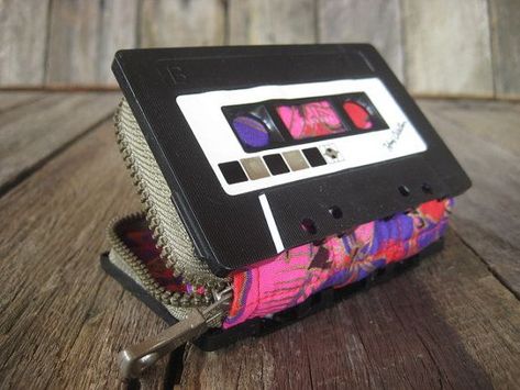 finished-cassette-wallet Cassette Tape Crafts, Diy Mason Jar Lights, Diy Recycled Projects, Retro Crafts, 80's Party, Retro Cassette, Vintage Cassette, Diy Wallet, Paper Mache Art