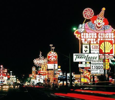 las vegas Las Vegas 1950s, Circus Circus Las Vegas, Foto Muro Collage, Red Tide, Vegas Lights, Las Vegas Boulevard, Vintage Vegas, Old Vegas, Las Vegas Photos